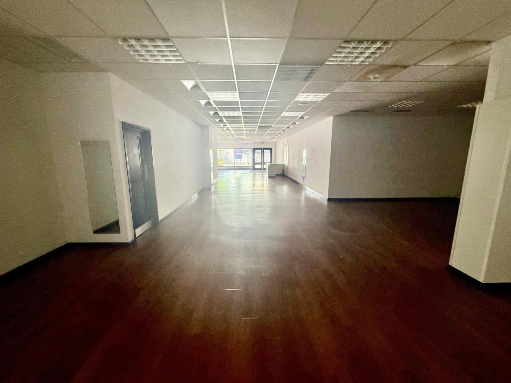 Lot: 84 - A PAIR OF VACANT COMMERCIAL PROPERTIES IN TOWN CENTRE - view towards high street